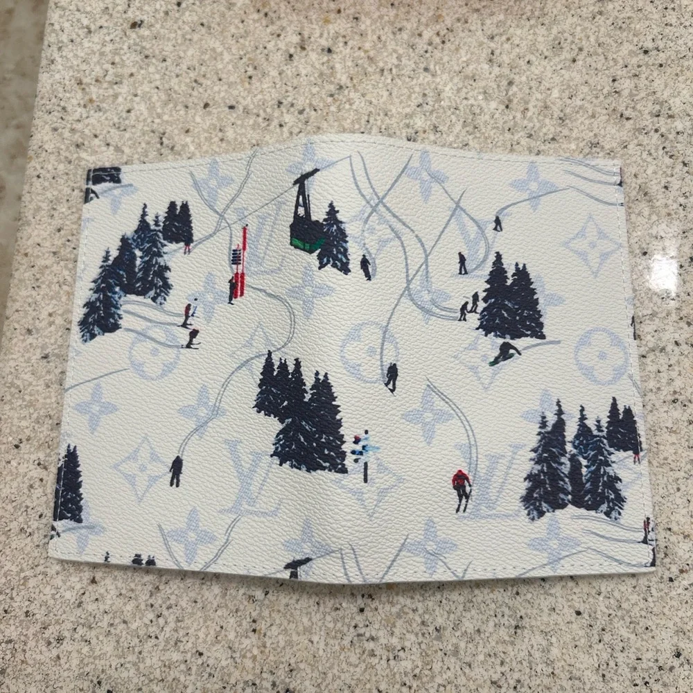 Louis Vuitton White Ski Print Key & Card Holder